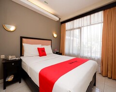 Khách sạn RedDoorz Plus @ Singosari Raya (Semarang, Indonesia)