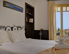 Bed & Breakfast Ailouros summer hotel (Schinoussa - Chora, Greece)