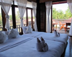 Hotel At Casa Guesthouse Amphawa (Samut Songkhram, Thailand)