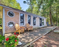 Hele huset/lejligheden Cozy Lakefront Madison Cabin With Dock And Kayaks (Solon, USA)