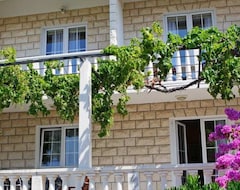 Aparthotel Villa Livia (Bol, Hrvatska)