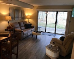 Entire House / Apartment New Listing Heart Of Fairfield Glade Condo- W/king Size Bed; 2 Bed/2 Bath (Fairfield Glade, USA)
