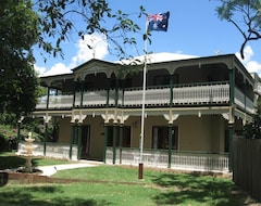 Nhà trọ Grove Manor (Brisbane, Úc)