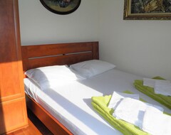 Hotel Holiday Apartment Adriatic Sea At 30 M (Baška, Croatia)