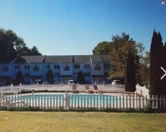 Entire House / Apartment Beautiful Midcoast Maine Condominium With Inground Pool (Damariscotta, USA)