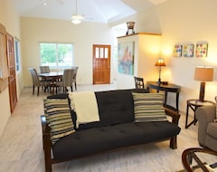 Entire House / Apartment Seaglass Cottage 2nd Level (Punta Gorda, Belize)