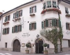 Otel Weisses Rössl (Eppan an der Weinstraße, İtalya)