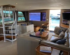 Khách sạn Ocean Romance Dockside Bed & Breakfast Yacht (Newport, Hoa Kỳ)