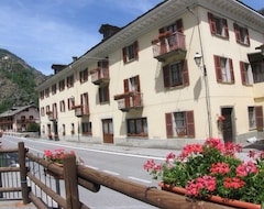 Khách sạn Hotel Col Du Mont (Arvier, Ý)