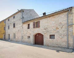 Entire House / Apartment Apartment Borgo 8 (Tar-Vabriga, Croatia)