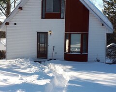 Entire House / Apartment Algonquin Winter Fun Cottage (Whitney, Canada)