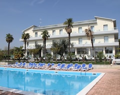 فندق Villa Paradiso Suite (مونيا ديل جاردا, إيطاليا)