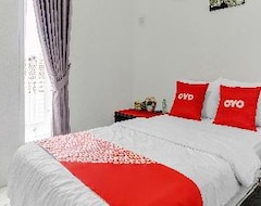 Hotelli Oyo 90730 Padekosan (Tulungagung, Indonesia)
