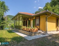 Koko talo/asunto Vila Camelia (Golubac, Serbia)