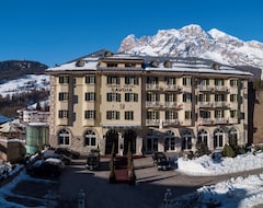 Khách sạn Grand Hotel Savoia Cortina D'Ampezzo, A Radisson Collection Hotel (Cortina d'Ampezzo, Ý)