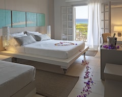 The Bay Hotel & Suites (Vassilikos, Yunanistan)