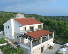 Cijela kuća/apartman Cozy Apartment-Studio For Two Guests On Island Šolta,Rogač (Šolta, Hrvatska)