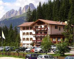 Khách sạn Hotel Villa Agomer (Canazei, Ý)