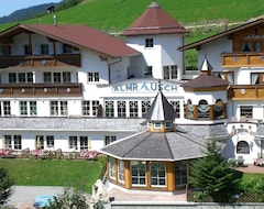 Khách sạn Berghotel Almrausch (Berwang, Áo)