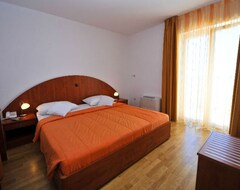 Hotel Pansion komfor Jugo (Novalja, Croatia)
