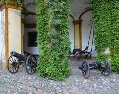 Khách sạn Dom Kultury Zamek (Otmuchów, Ba Lan)