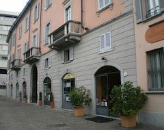 Otel Albergo Le Due Corti (Como, İtalya)