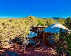 Koko talo/asunto The Yoga Yurta At Sustainable Sunny Mellow Eco Villa (Tijeras, Amerikan Yhdysvallat)