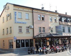 Hotel Zvonimir (Otočac, Hırvatistan)