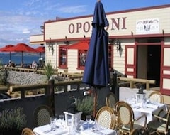Opononi Hotel (Opononi, New Zealand)