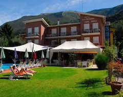 Khách sạn Ambienthotel Luna Rossa (Malcesine, Ý)