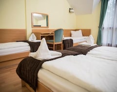 Hotel Osrodek Szkoleniowo Wypoczynkowy Roznow (Iwkowa, Polen)