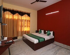 Hotel OYO 12424 Diamond Castle (Noida, Indija)