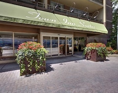 Khách sạn Town Inn Suites Hotel (Toronto, Canada)