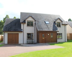 Hele huset/lejligheden House With Hot Tub And Free Golf , 4 Star Rated (Aviemore, Storbritannien)
