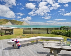 Toàn bộ căn nhà/căn hộ Absolute Beachfront.. (Mahia, New Zealand)