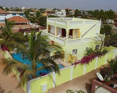 Koko talo/asunto Magnificent Villa With Pool, Woman And Man Of House 100M From The Sea. (Saly, Senegal)