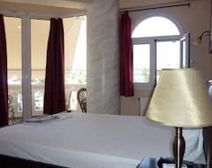 Hotel Palatino Rooms (Edipsos, Greece)
