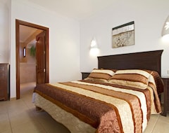 Hotel Marta (Playa Blanca, Spain)