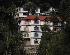 Khách sạn Beyond Stay Lall Ji Tourist Resort (Dalhousie, Ấn Độ)