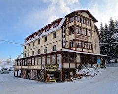 Khách sạn Absolwent (Duszniki-Zdrój, Ba Lan)