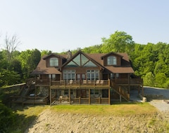 Toàn bộ căn nhà/căn hộ Luxurious Lake-Front 6 Bedroom Villa near the Great Smoky Mountains, Sleeps 16 (Newport, Hoa Kỳ)