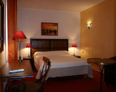 Hotel Le Ponant (Pradelles, France)