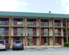 Khách sạn Red Roof Inn And Suites Madison (Madison, Hoa Kỳ)