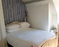 Hotelli Room 6 Double Bedroom (Paignton, Iso-Britannia)