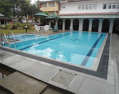 Otel Ranveli Beach Resort (Colombo, Sirilanka)
