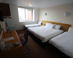 Khách sạn 247Hotel.Com (Oldham, Vương quốc Anh)