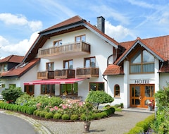 Khách sạn Rhon-Hotel Sonnenhof - Restaurant & Cafe (Poppenhausen, Đức)