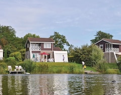 Hele huset/lejligheden Free 8 P. Villa With Terrace And Garden By The Water, Free Wifi + Swimming Pool (Vlagtwedde, Holland)