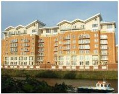 Khách sạn Century Wharf Serviced Apartments (Cardiff, Vương quốc Anh)