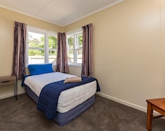 Entire House / Apartment Waitangi Beach Bach 30A (Paihia, New Zealand)